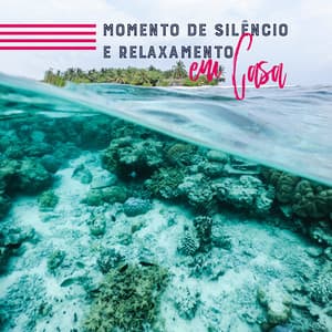 Momento de Silêncio e Relaxamento em Casa: Sofá Aconchegante na Sala de Estar, Hora de Si Mesmo - Natural Zen Meditation White Noise