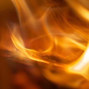 Meditación Con La Esencia Del Fuego: Paisajes Sonoros Calmantes - Energía en órbita